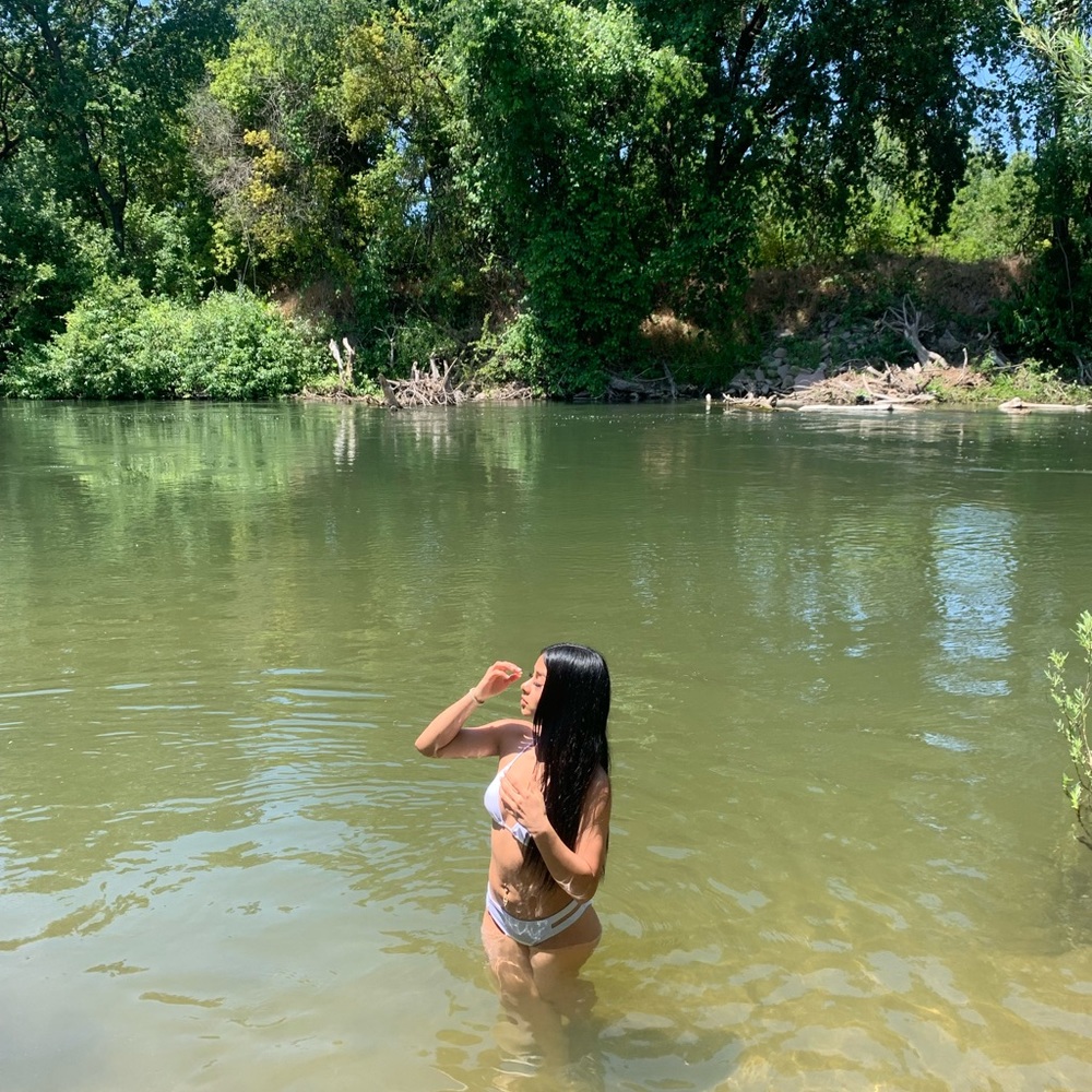 Meet your Posher, Briana - Picture 3 of 5